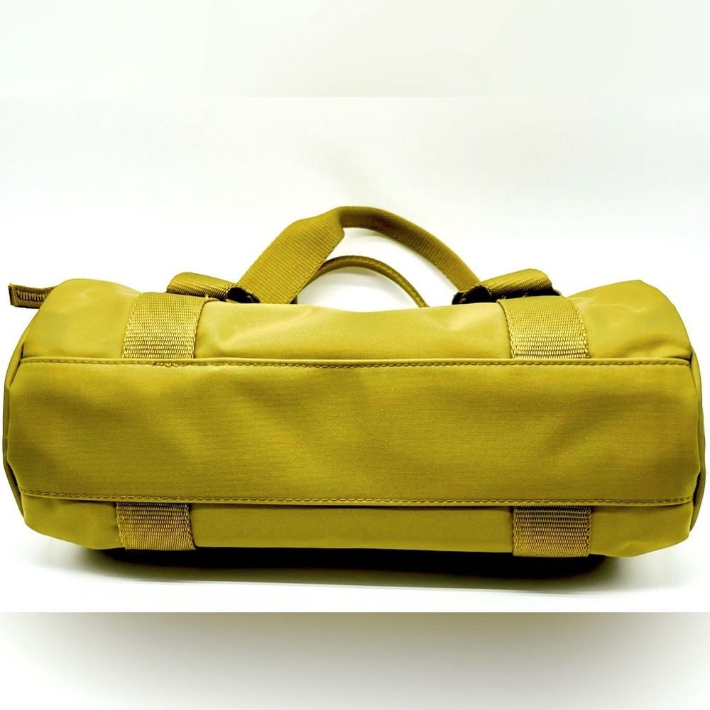 NWT Kenneth Cole Reaction Small Moss Green Barrel Bag - Picture 10 of 10